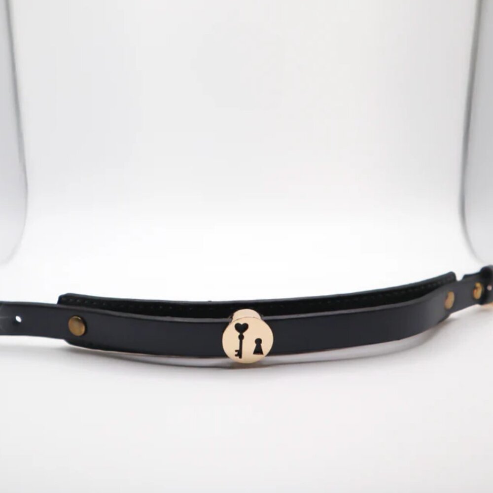 18K Gold Key Bracelet with Leather Wristband - Picture 6 of 7